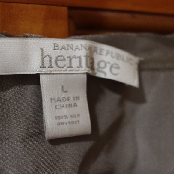 Banana Republic Heritage Collection Silver Gray Pebble Print Top Spots Top LG - Picture 10 of 11
